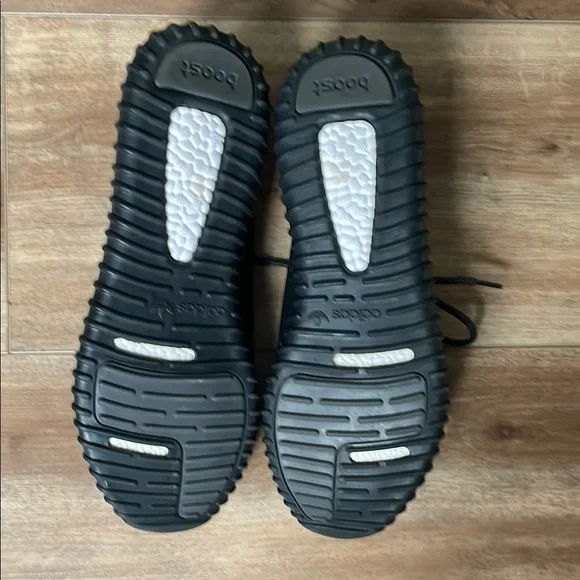 Adidas Black Yeezy Boost 350 - Picture 6 of 6